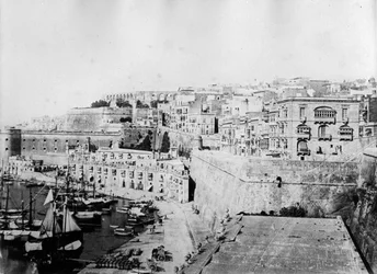 Valetta vanaf Lower Baracca, Malta, ca. 1880-83